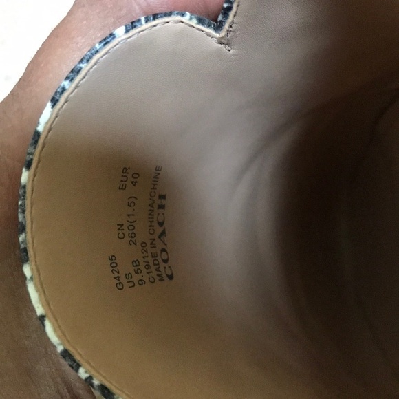 NWOB! COACH 9.5 B faye multi chain printed slides. - Picture 8 of 9